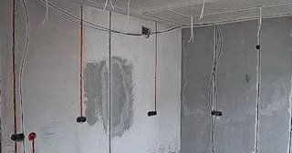Прокладка кабеля в штробе в Абакане – расценки от 209 руб - ЭлектроБкн